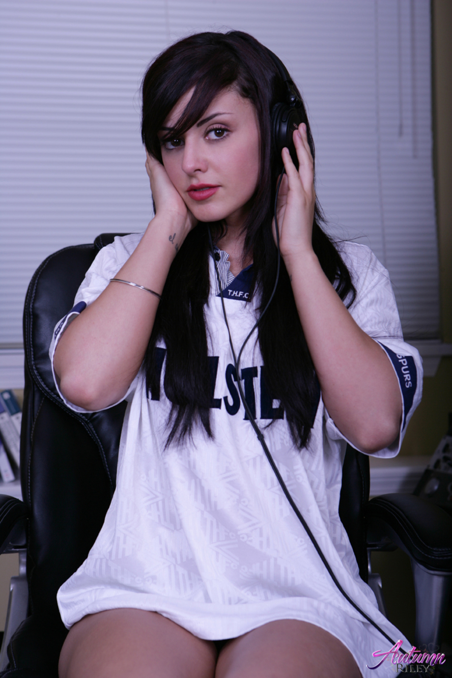 Closed Eyes Opened Lips 06