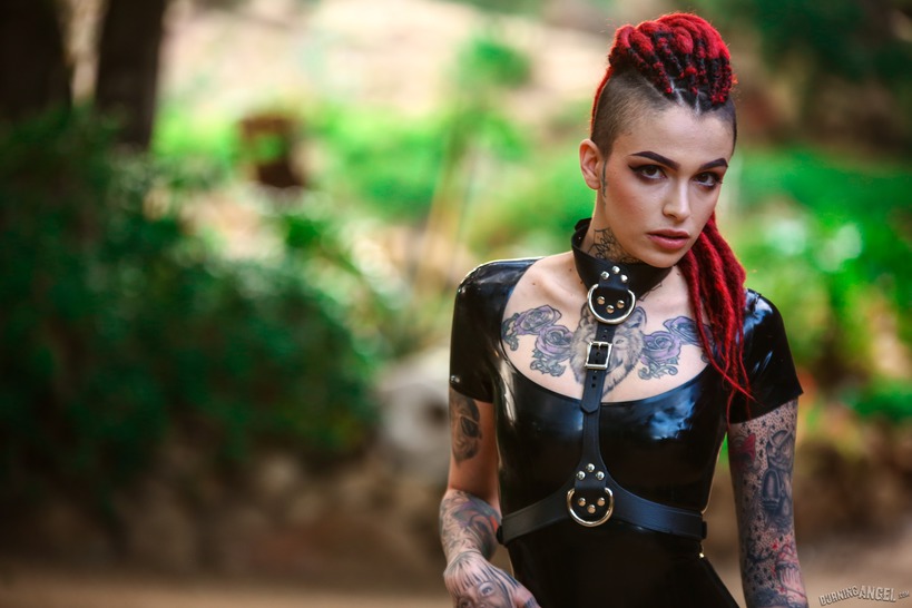Latex Leigh 03