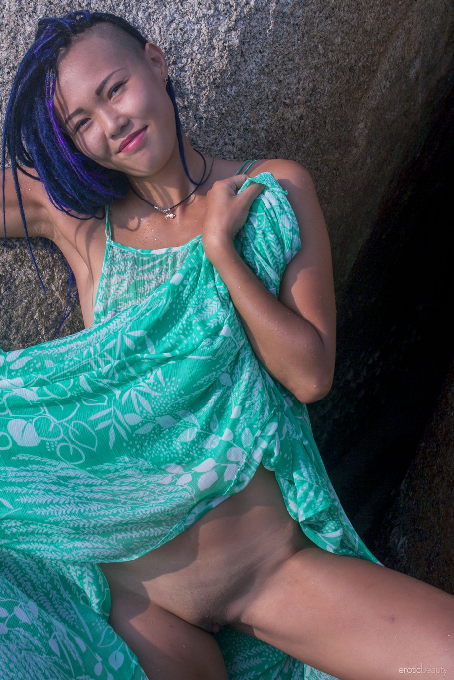 Exotic Babe Julie 03