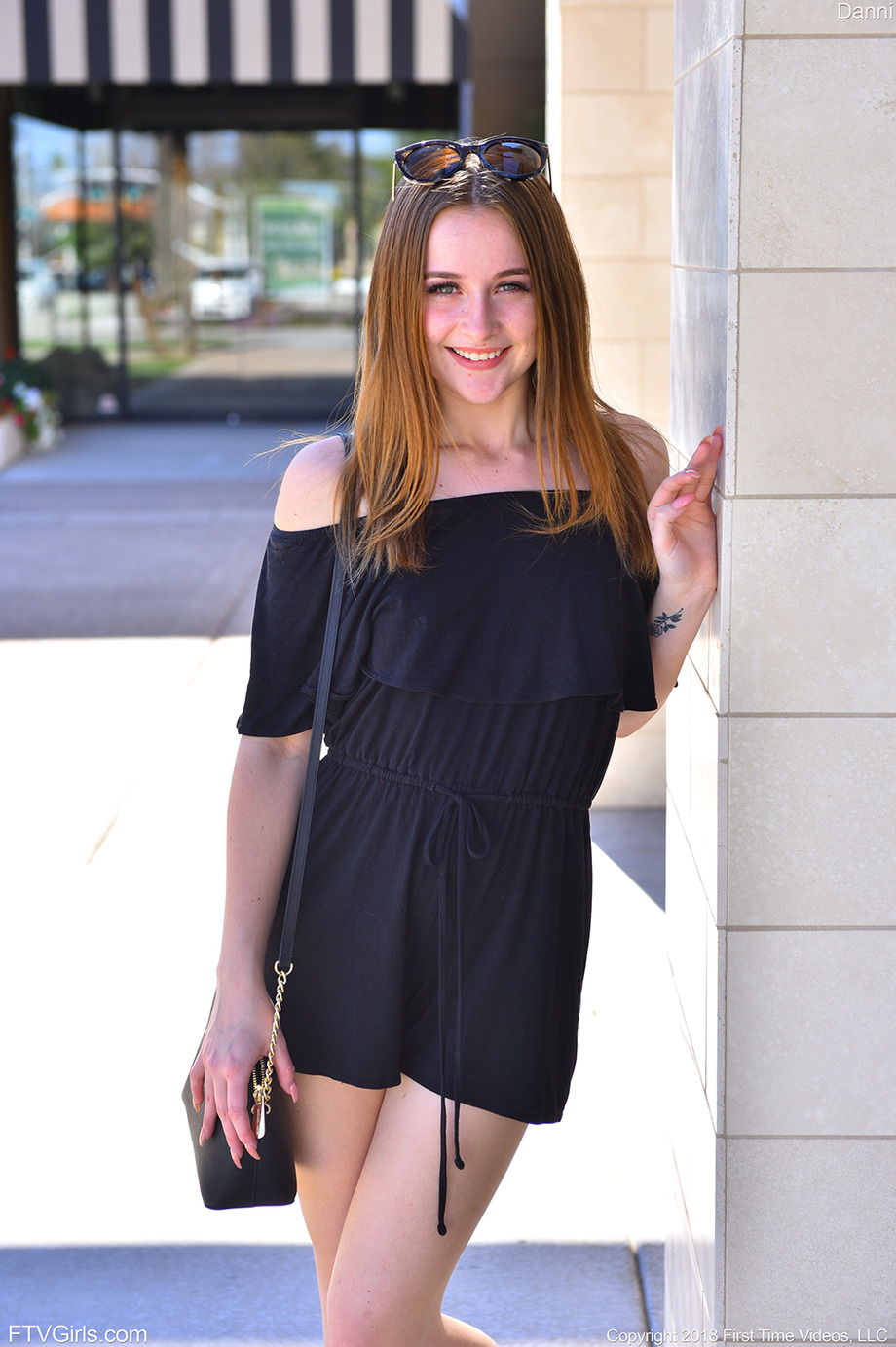 Her Figure At Play 00