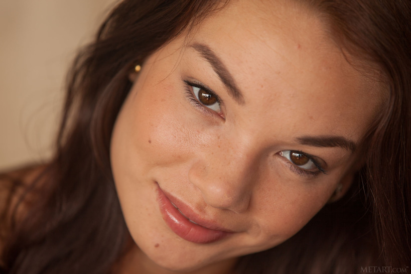 Teen Babe Nici Spreads Her Legs 20