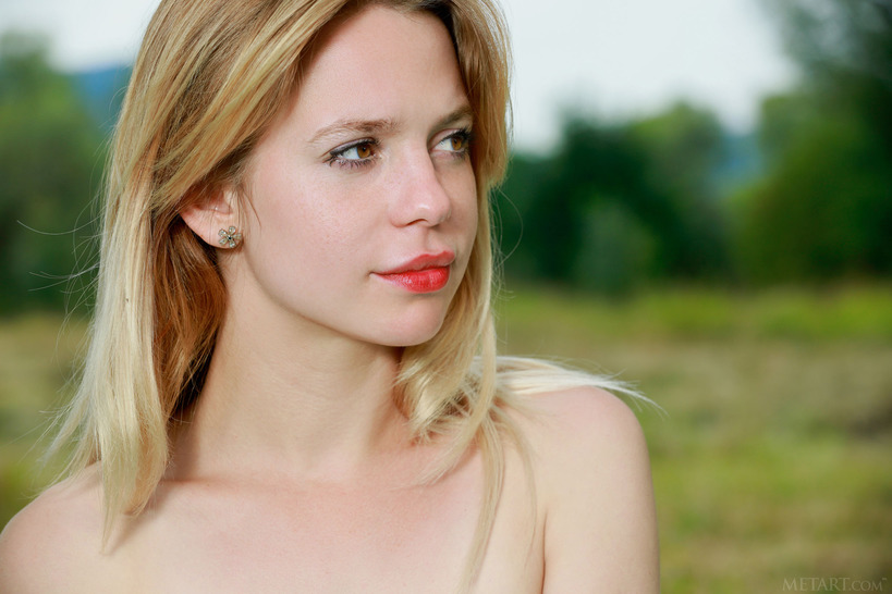 Sexy Russian blonde Elisa Liv 09