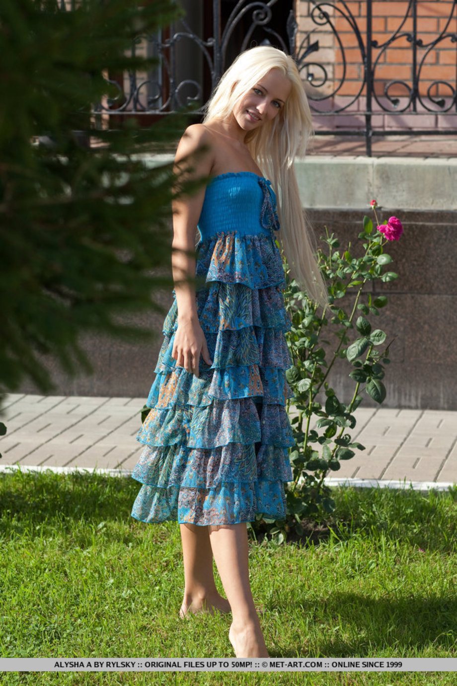 Nude Skinny Erotic Babe 04