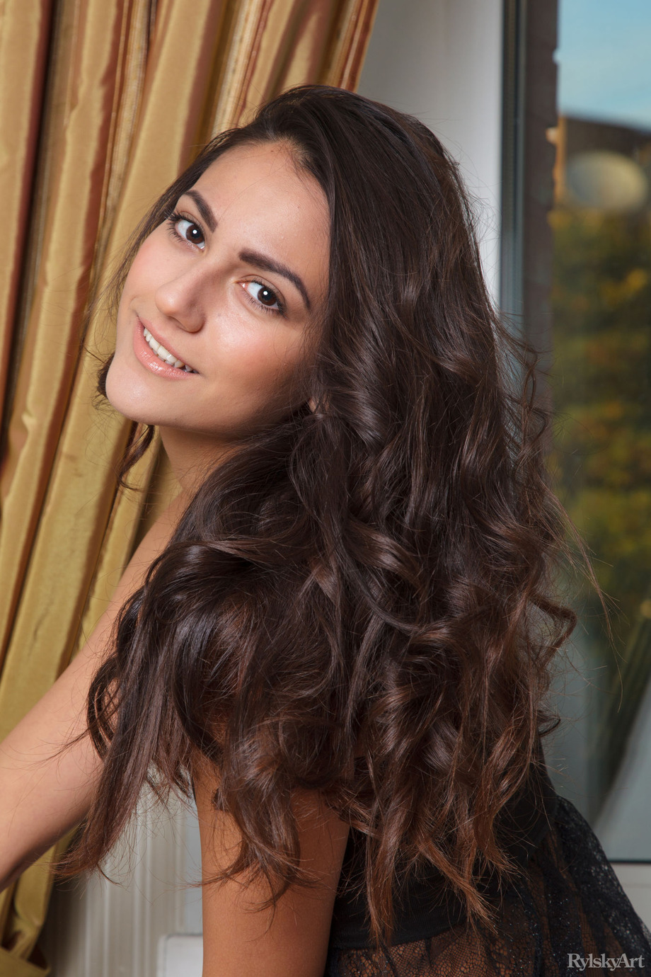 Perky Titted Teen Cira Nerri 01