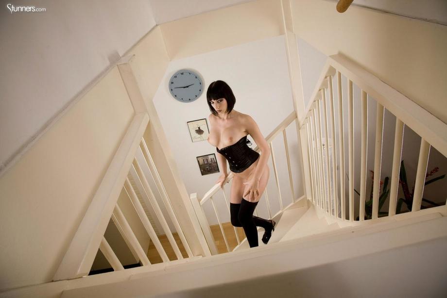 Sofia Valentine In Corset And High Heels 00