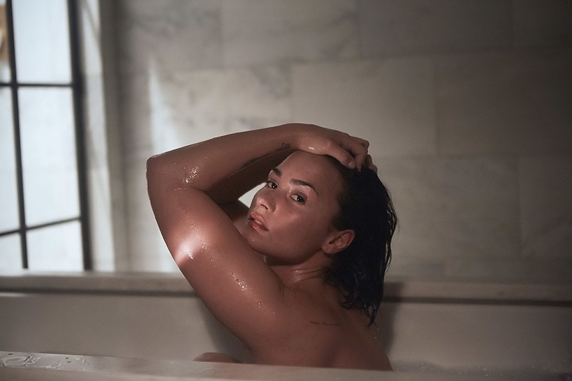 Demi Lovato Taking Cool Shower 02